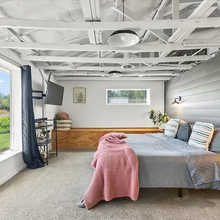 The River Box - Luxury Container Home - Views And Hot Tub